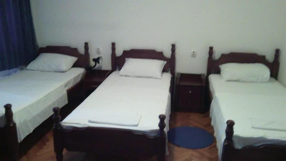 Hotel Evropa Podgorica Exterior photo