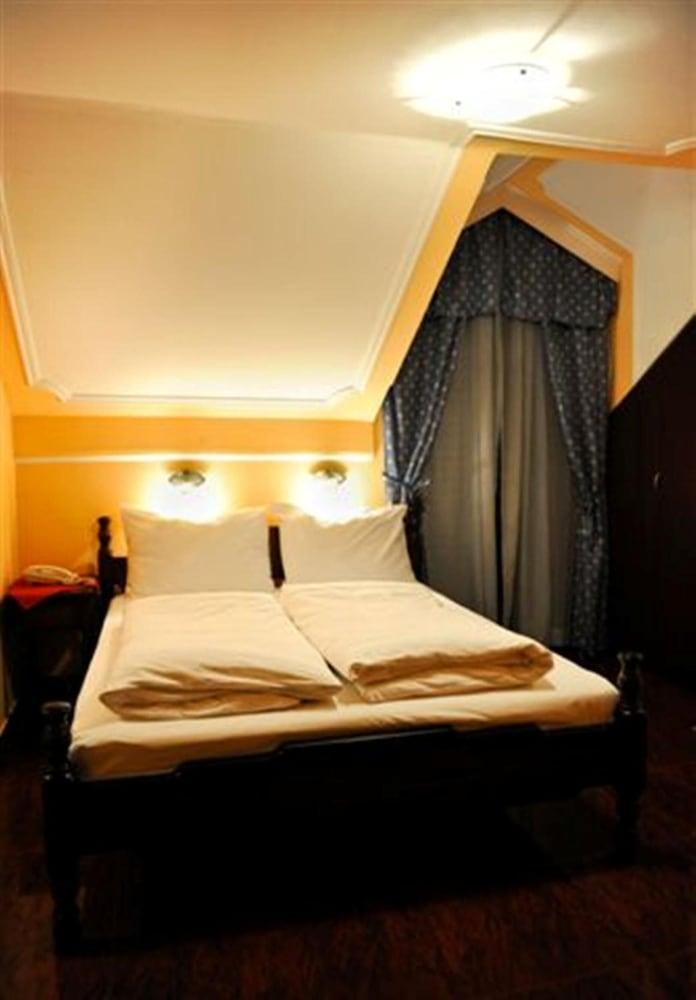 Hotel Evropa Podgorica Exterior photo
